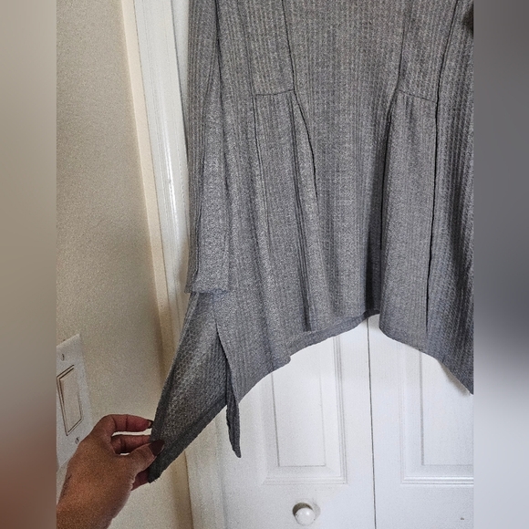 Torrid Gray Women's Ribbed Knit V-Neck Tunic Top Long Sleeve Flattering Fit sz1X - Picture 8 of 15